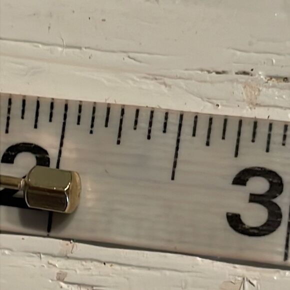 Vintage-1960s-gold tone hexagonal shaped tie tack/lapel pin - Picture 12 of 12